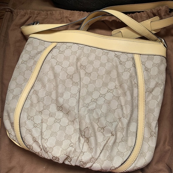 Gucci Crossbody Bag in great used condition - Picture 2 of 8